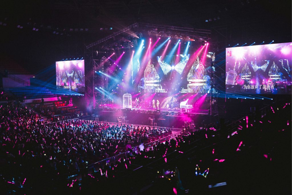 Vibrant indoor concert