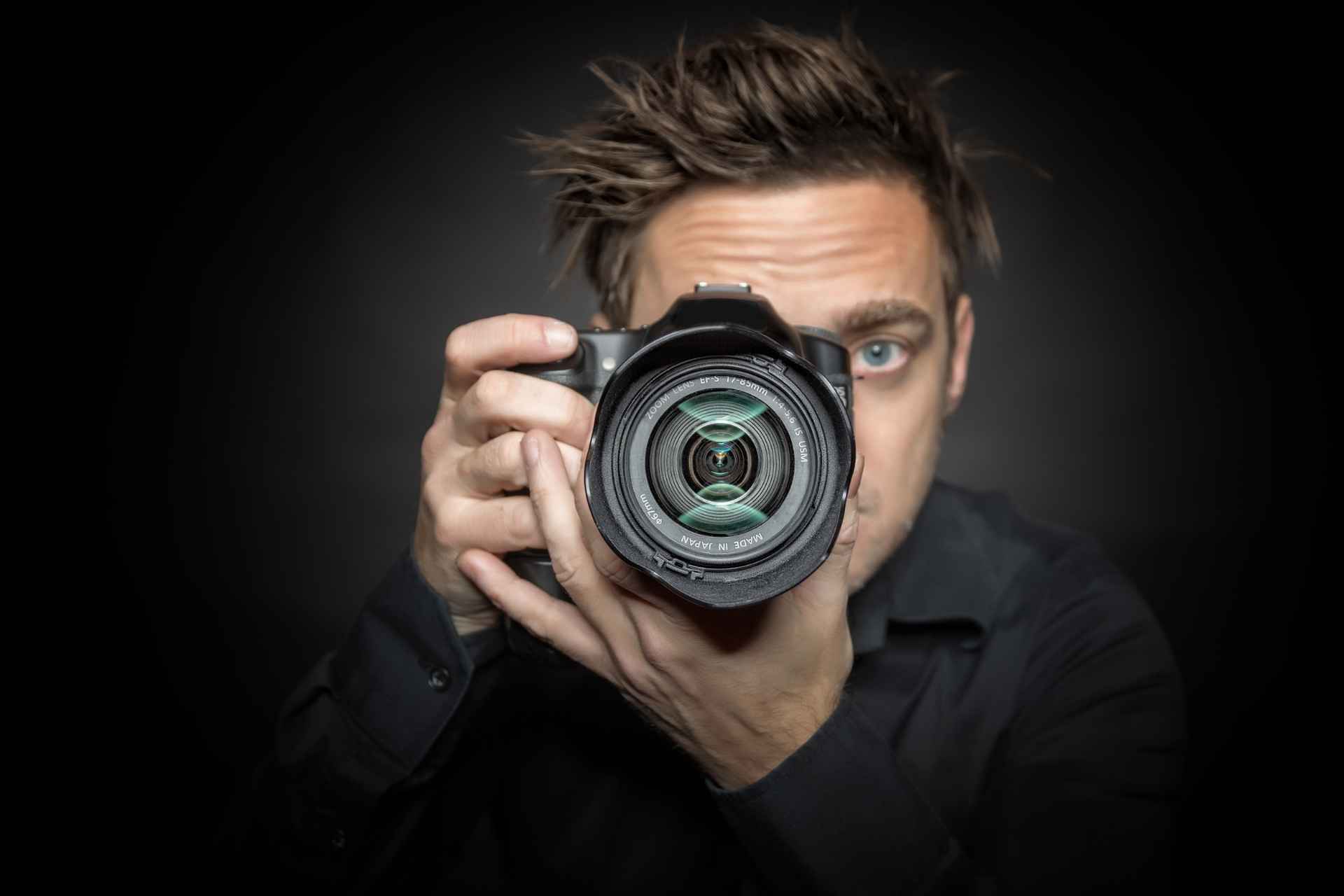 Photographer holding professional camera equipment, representing KEU’s Equipment All Risk Insurance Solution