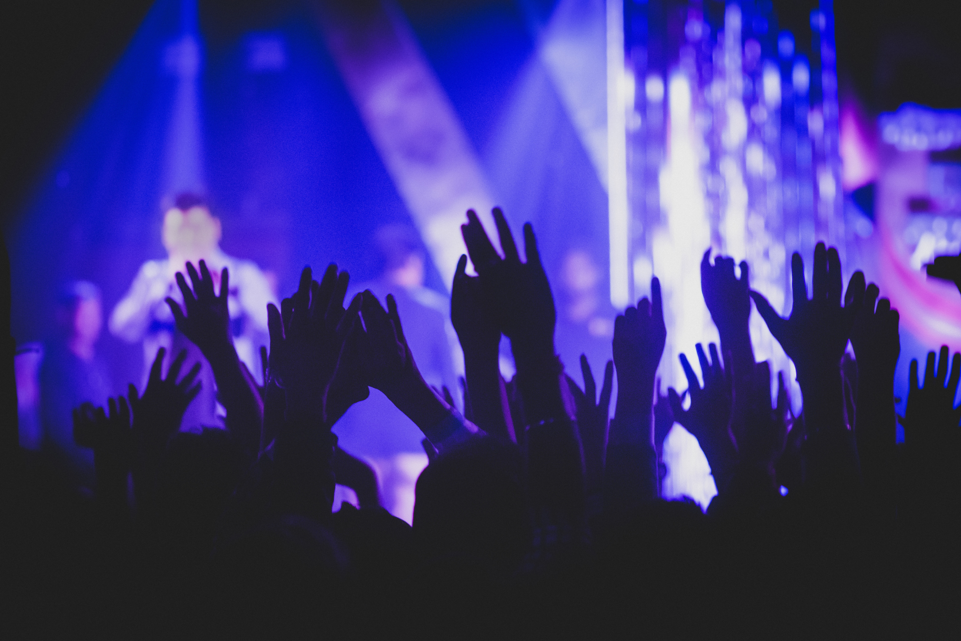 Crowd at a high-profile concert illustrating the importance of event cancellation cover for large-scale events
